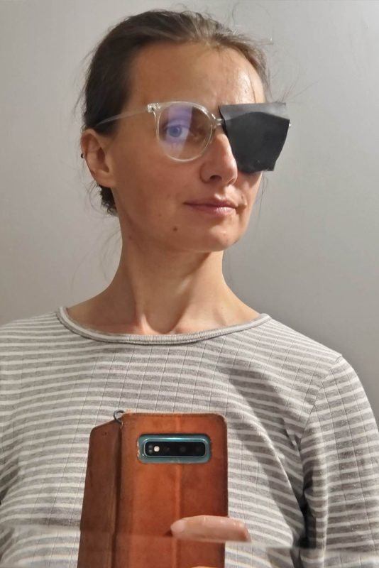 Autoportret w lustrze po ucieczce przed koparkami.